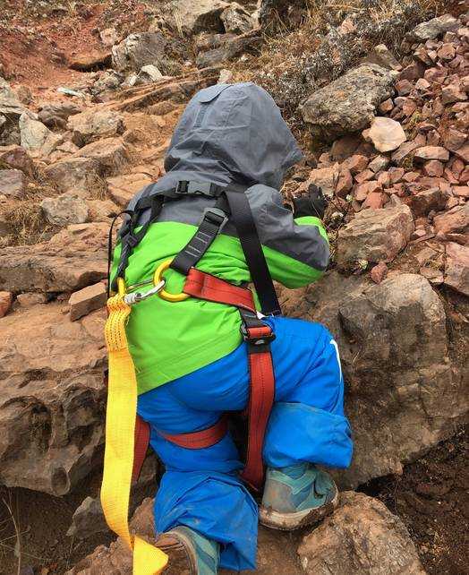 五岁全程徒步登顶华山，天生爱户外,七岁徒步完成狼塔c线，是冒险还是勇敢？